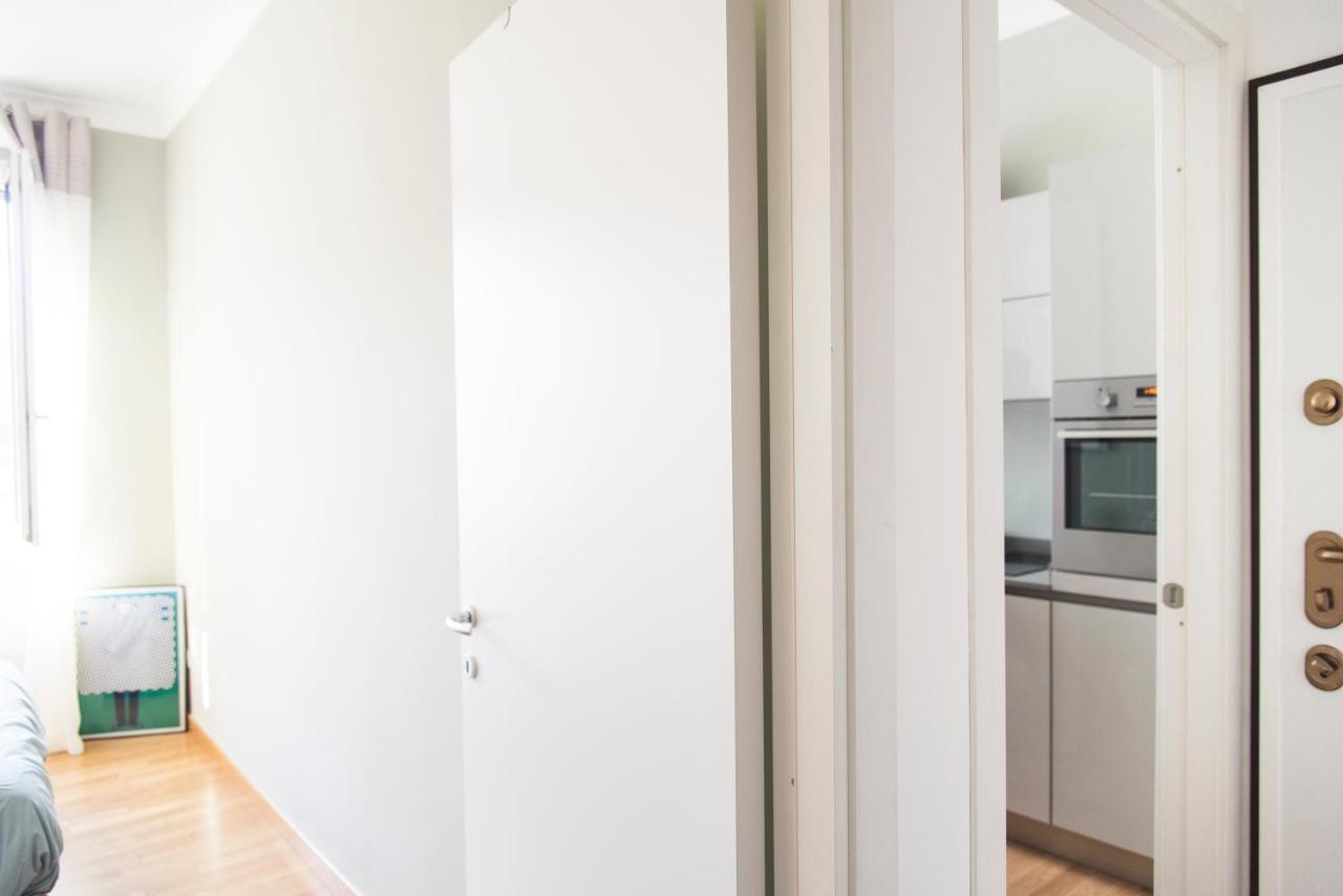 Modern 1 Bedroom Flat Metro Stop Apartment Milan