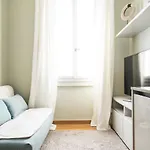 Modern 1 Bedroom Flat Metro Stop