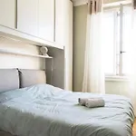 Modern 1 Bedroom Flat Metro Stop