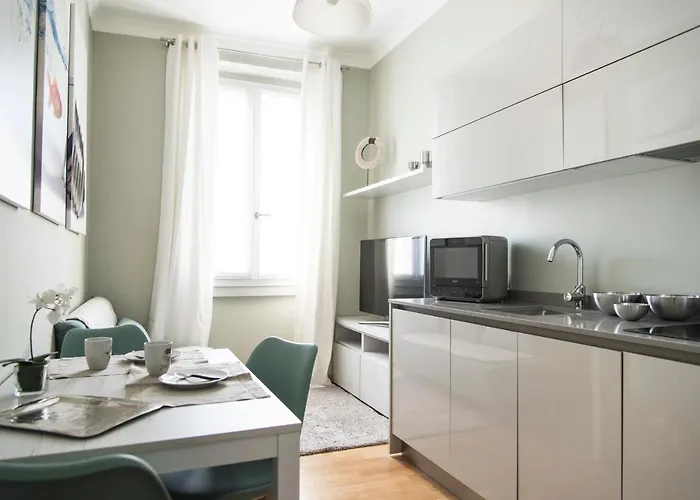 Modern 1 Bedroom Flat Metro Stop