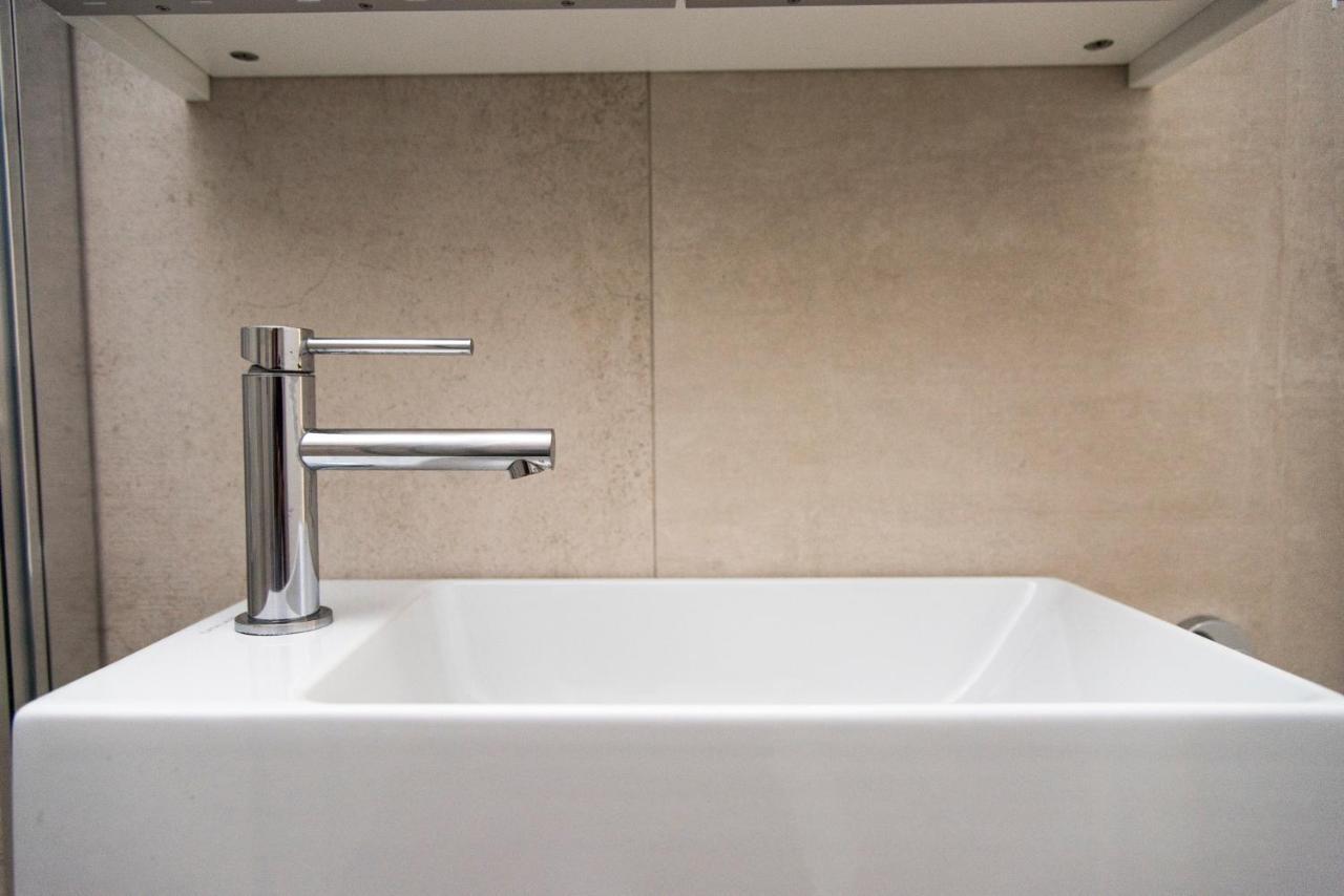 Modern 1 Bedroom Flat Metro Stop