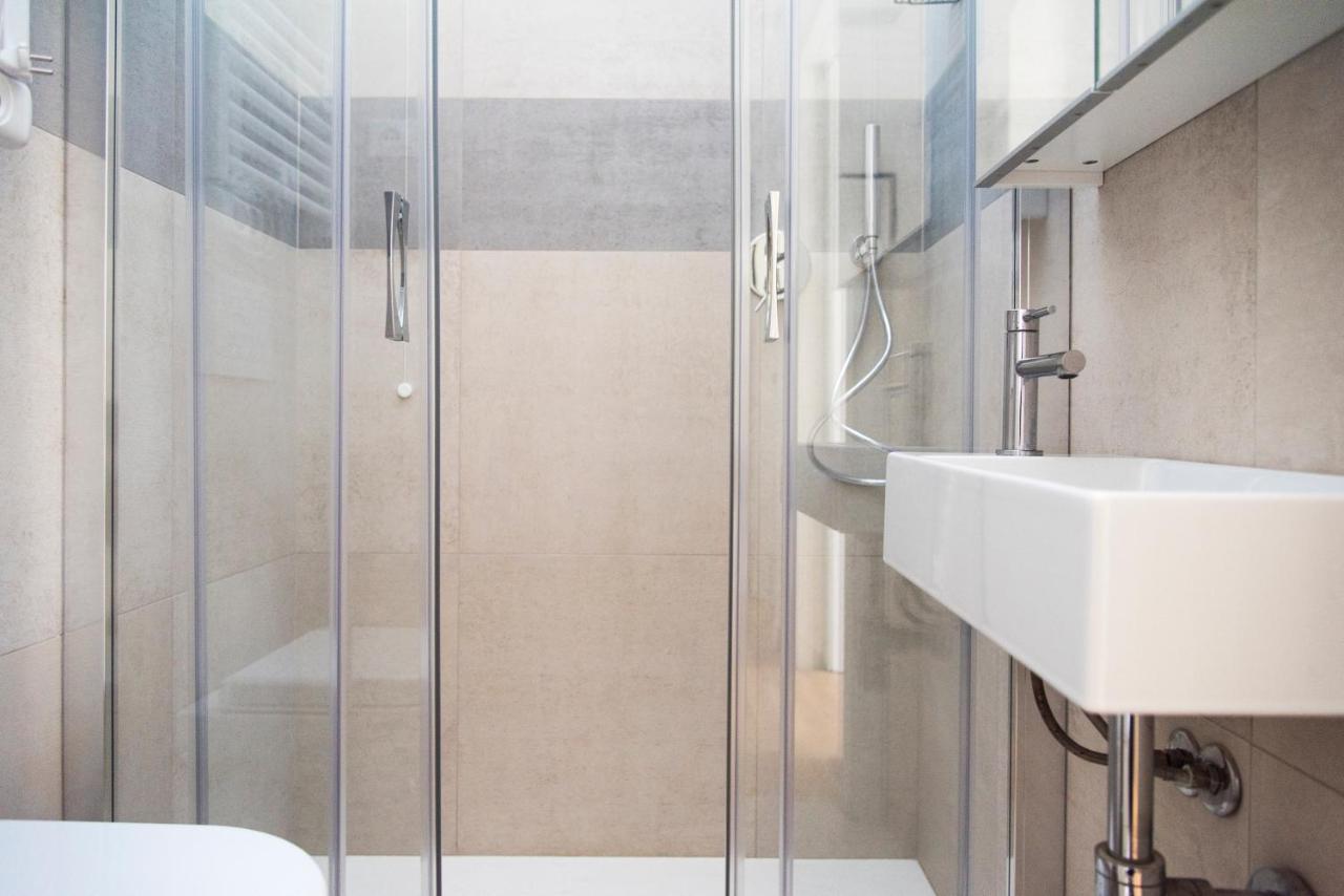 Modern 1 Bedroom Flat Metro Stop Apartment Mailand